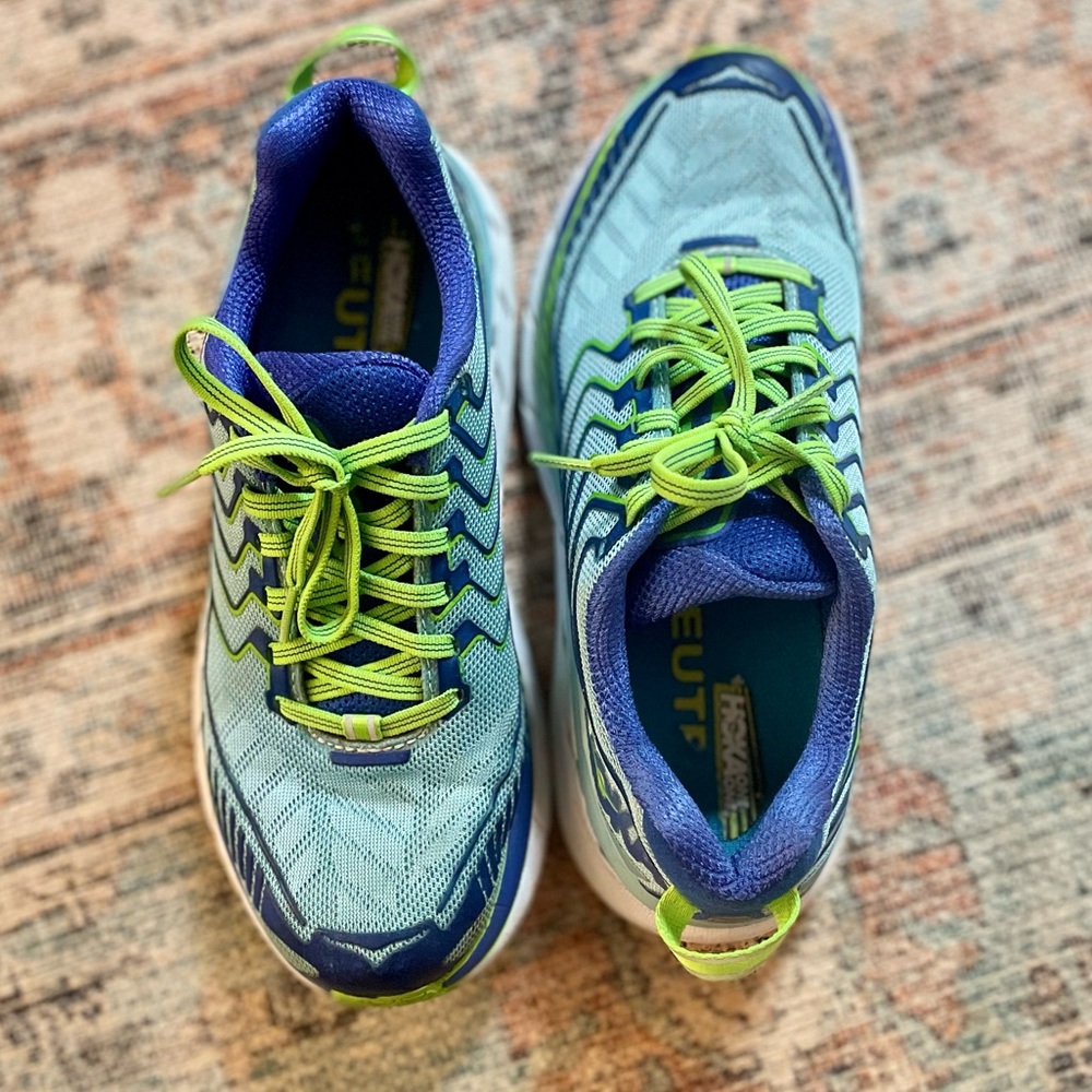 Women’s Hoka One One Clifton 4 running shoes **like new** work out sneakers